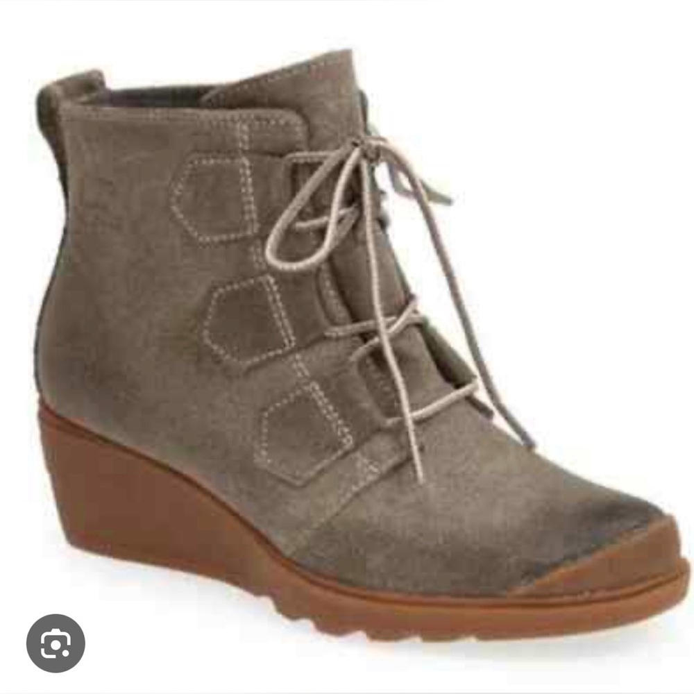 Sorel Boots Size 8 Lace-Up Wedge Gray